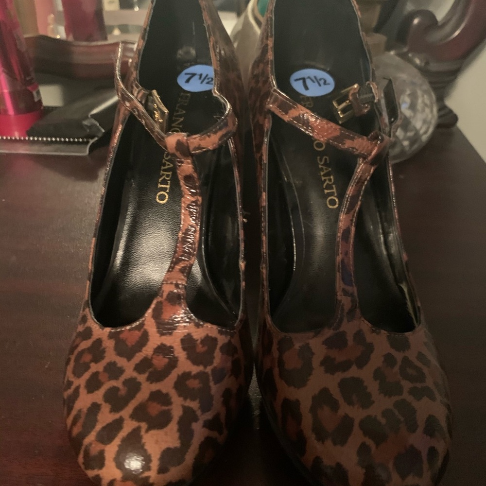 Leopard pumps